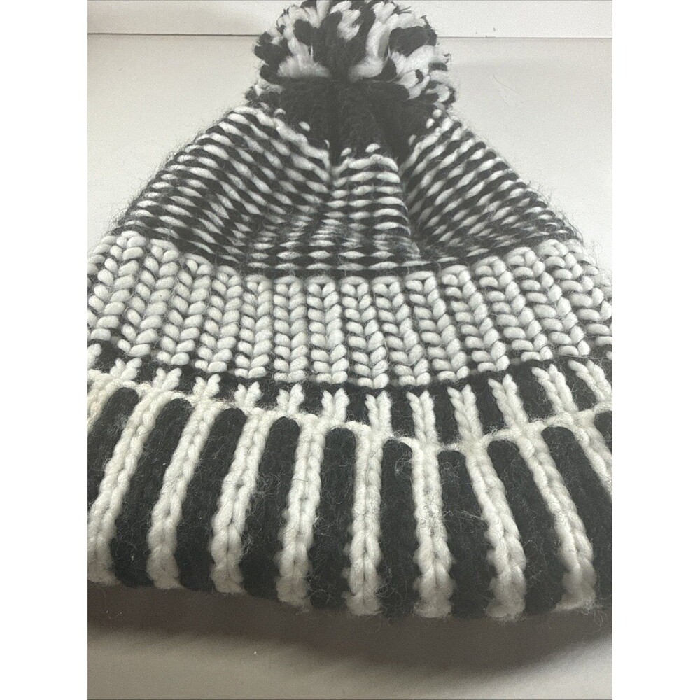 Akira Chicago Beanie Cap Red Label Hat Winter Black White Cable Knit New - Picture 3 of 6